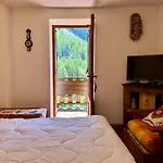Cozy Three-room With Mountain View & Parking - Ussin - Valtournenche 公寓 *