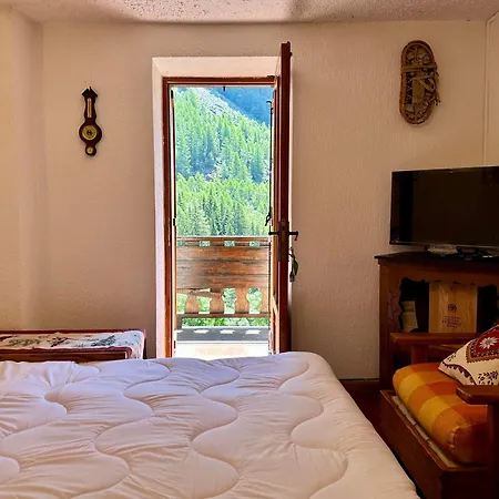 Cozy Three-room With Mountain View & Parking - Ussin - Valtournenche דירה *
