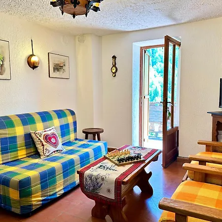 Cozy Three-room With Mountain View & Parking - Ussin - Valtournenche דירה *