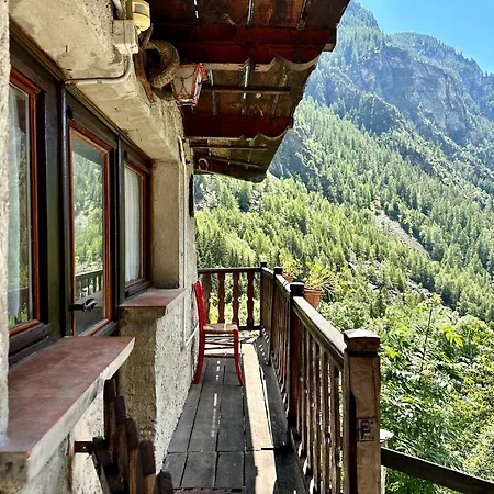 Cozy Three-room With Mountain View & Parking - Ussin - Valtournenche